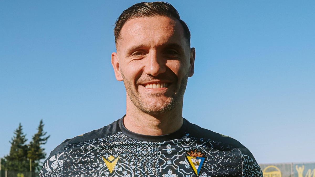 El Cádiz confirma el fichaje de Lucas Pérez hasta final de temporada