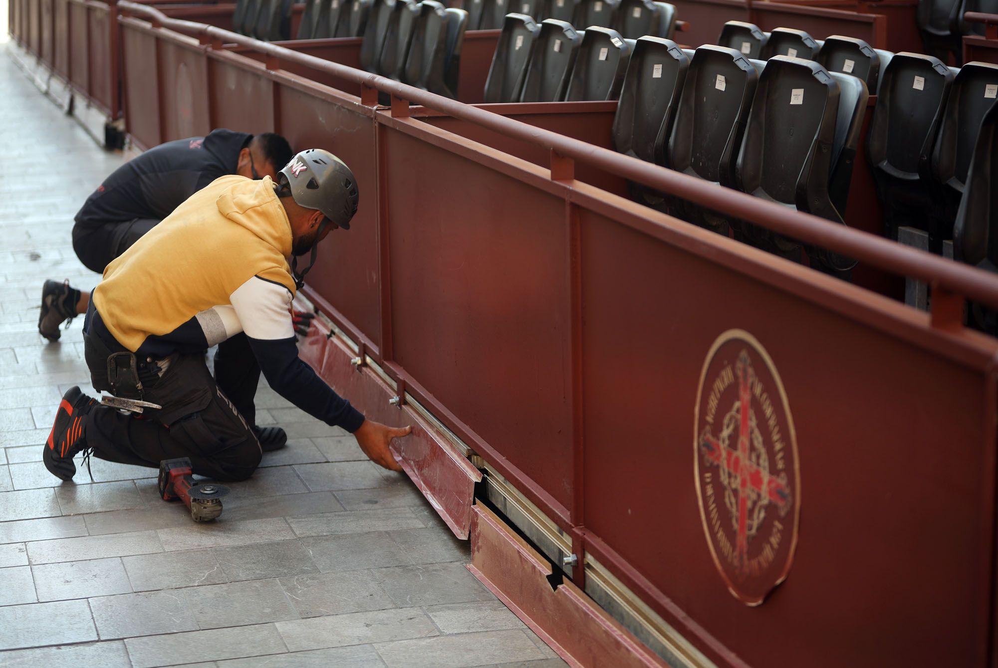 Semana Santa 2023 | Preparativos y montaje de la tribuna en el Centro de Málaga