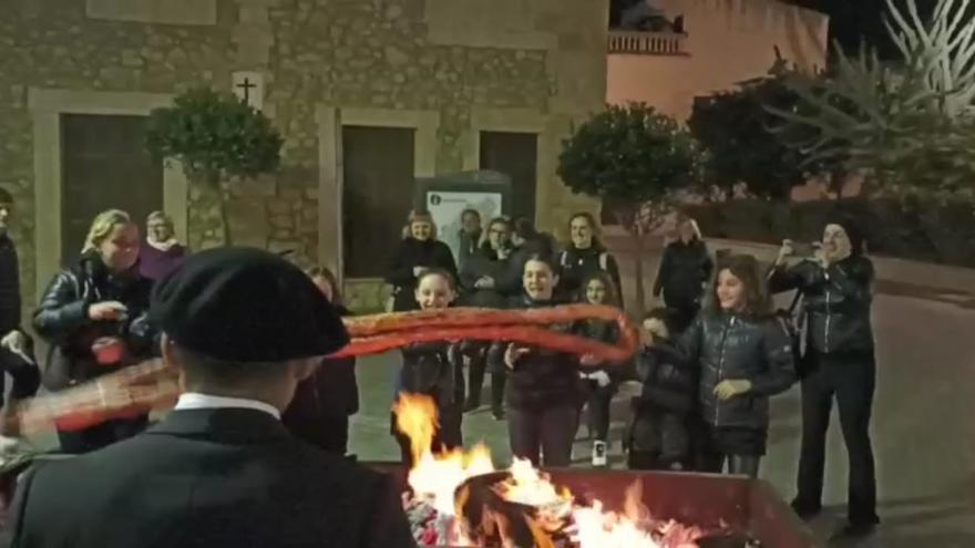 Adiós al carnaval: Sant Llorenç cambia en entierro de la sardina por el de la longaniza