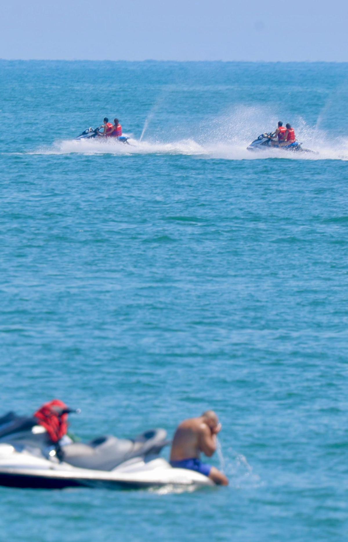 Las playas de València se llenan ante la llegada inminente de una nueva ola de calor