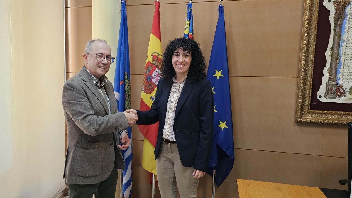 El gerent de la UV i l’alcaldessa firmen l’acord