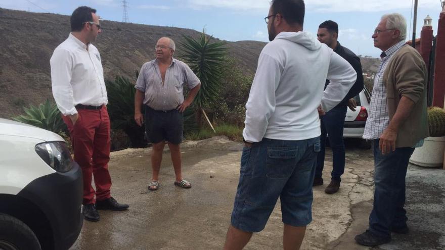 Obras de rebacheo en los barrios de El Palmital y La Solana