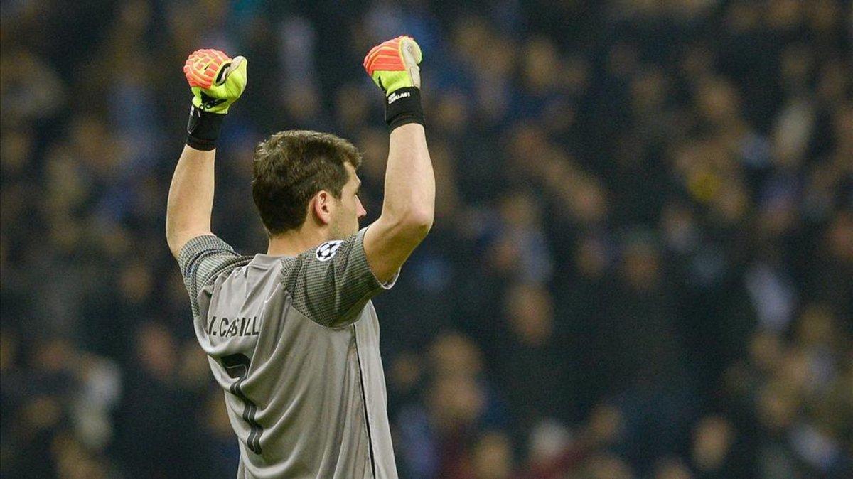 Iker Casillas en un partido con el Porto FC