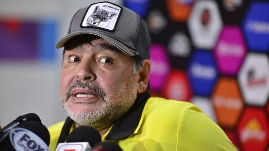 Maradona dice ahora que no quería ofender a Messi cuando aseguró que va 20 veces al baño antes de un partido