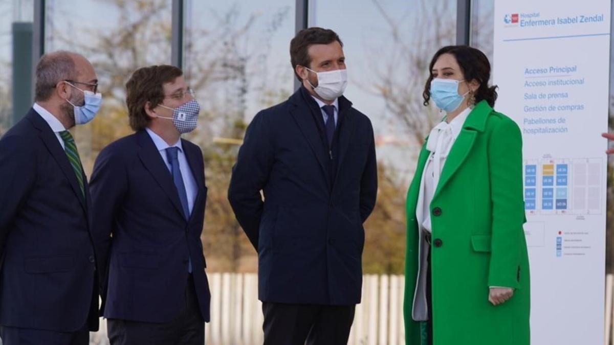 Isabel Díaz Ayuso, junto a Pablo Casado y José Luis Martínez Almeida