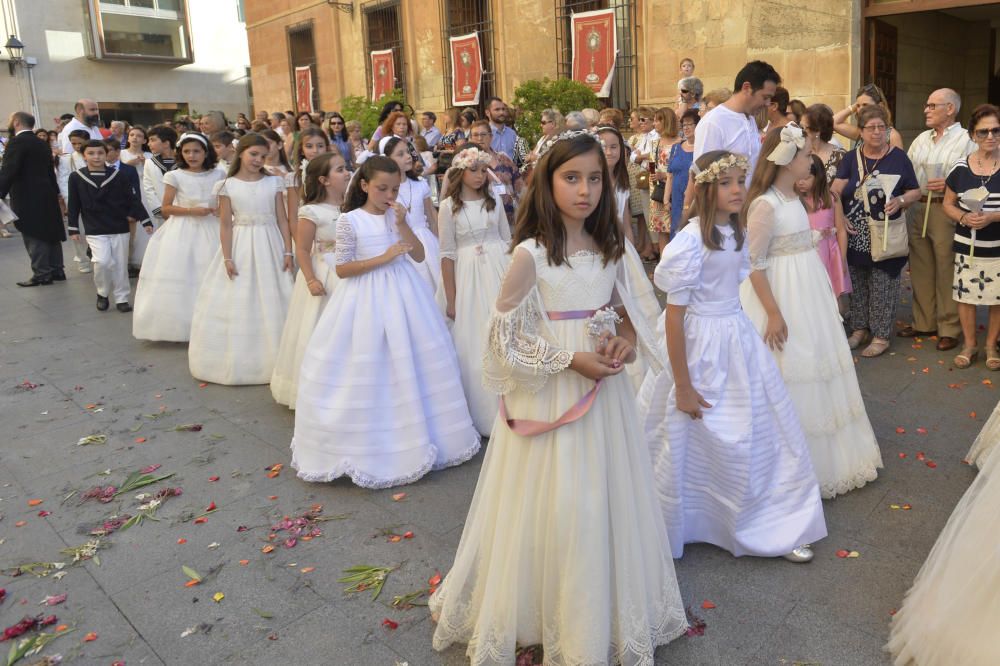 Diferentes imágenes de la procesión litúrgica del Corpus Christi que ayer recorrió las calles del centro, tal y como viene sucediendo desde hace más de seis siglos.