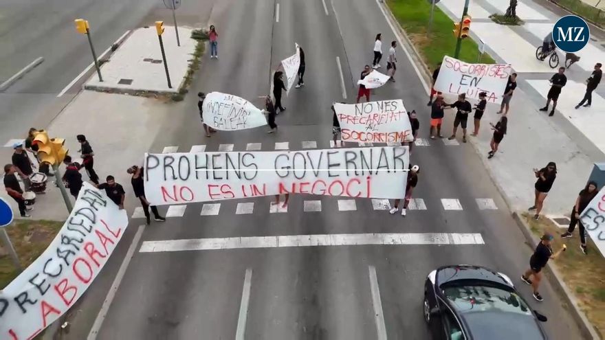 Protestaktion-der-Rettungsschwimmer-am-Stadtstrand-von-Palma
