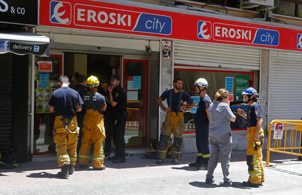 Siete heridos al derrumbarse el techo de un supermercado en la calle Bonaire