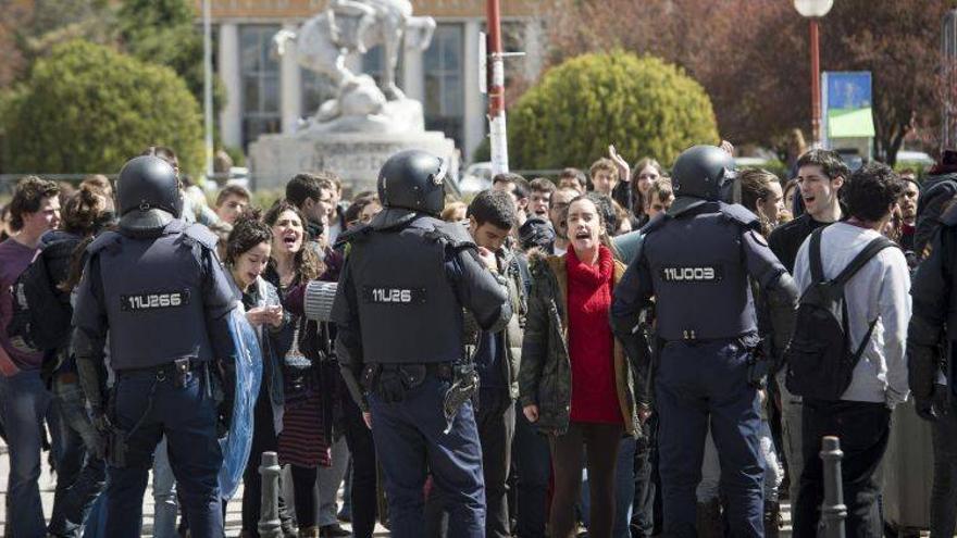 Más de 50 detenidos durante unos altercados en la Complutense