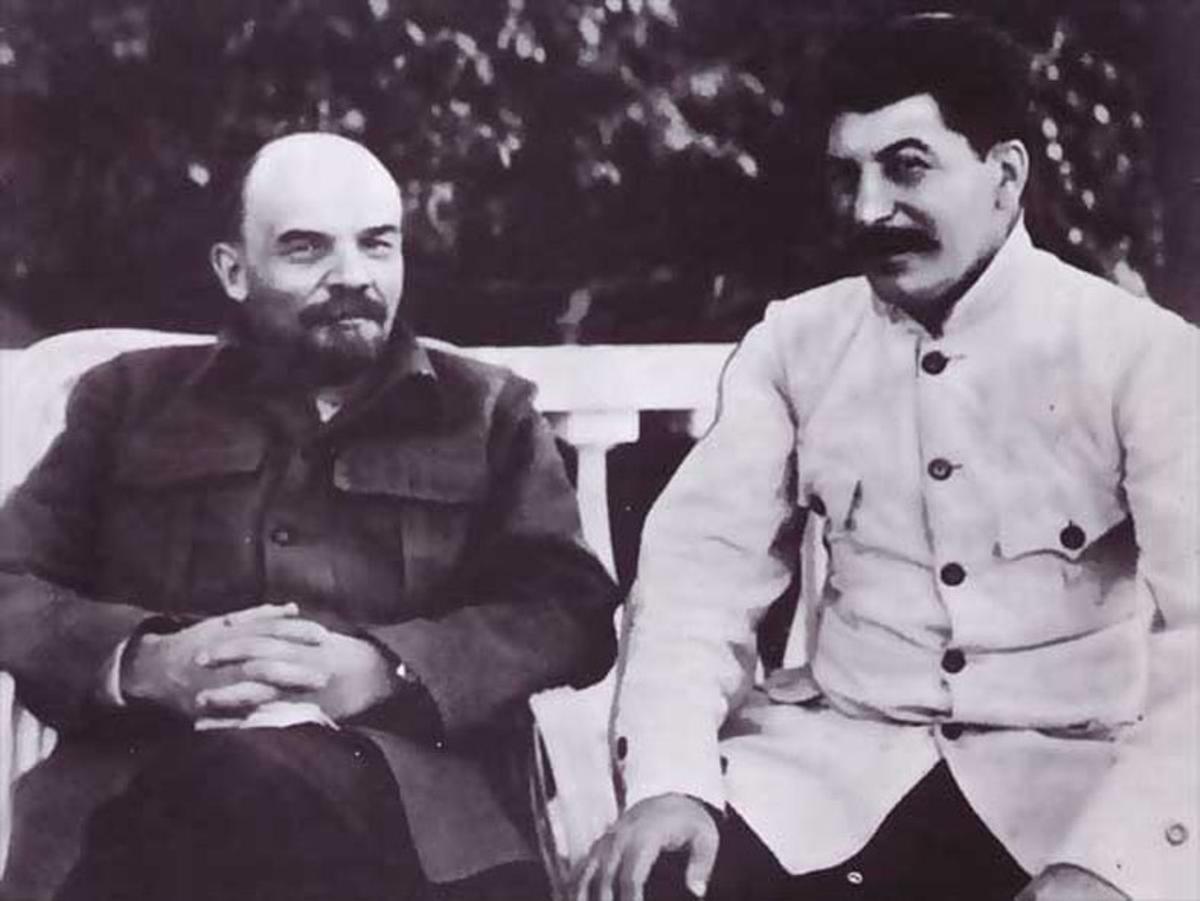 Con Iósif Stalin, su sucesor.