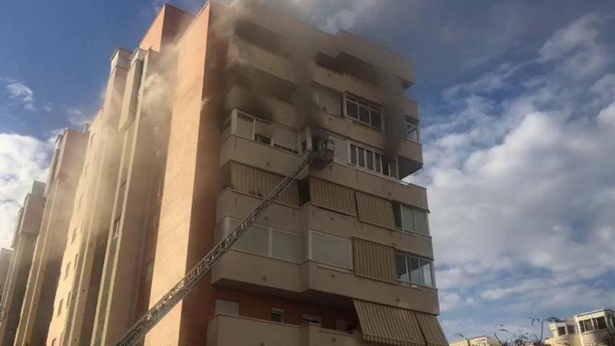 Sofocan un incendio en una vivienda en la playa de San Juan