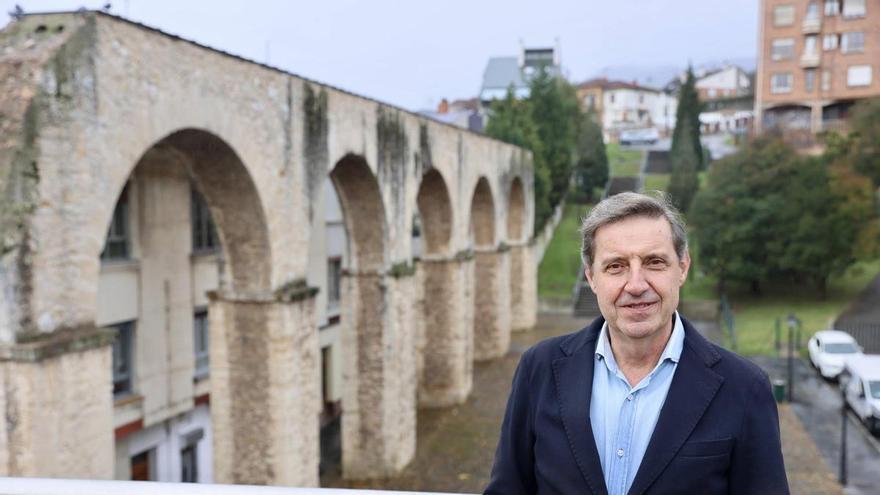 Las «Historias menudas» de Carlos Fernández Llaneza