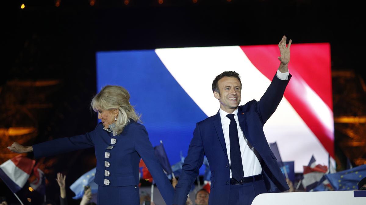 Macron se impone a la ultraderechista Le Pen y seguirá otros cinco años al frente del Eliseo