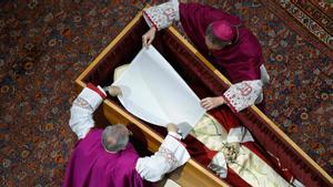 TOPSHOT-VATICAN-RELIGION-POPE-FUNERAL