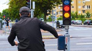 La multa de la DGT por saltarse un semáforo rojo en bici