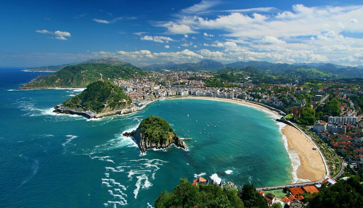 Vista aérea de la bahía de la Concha