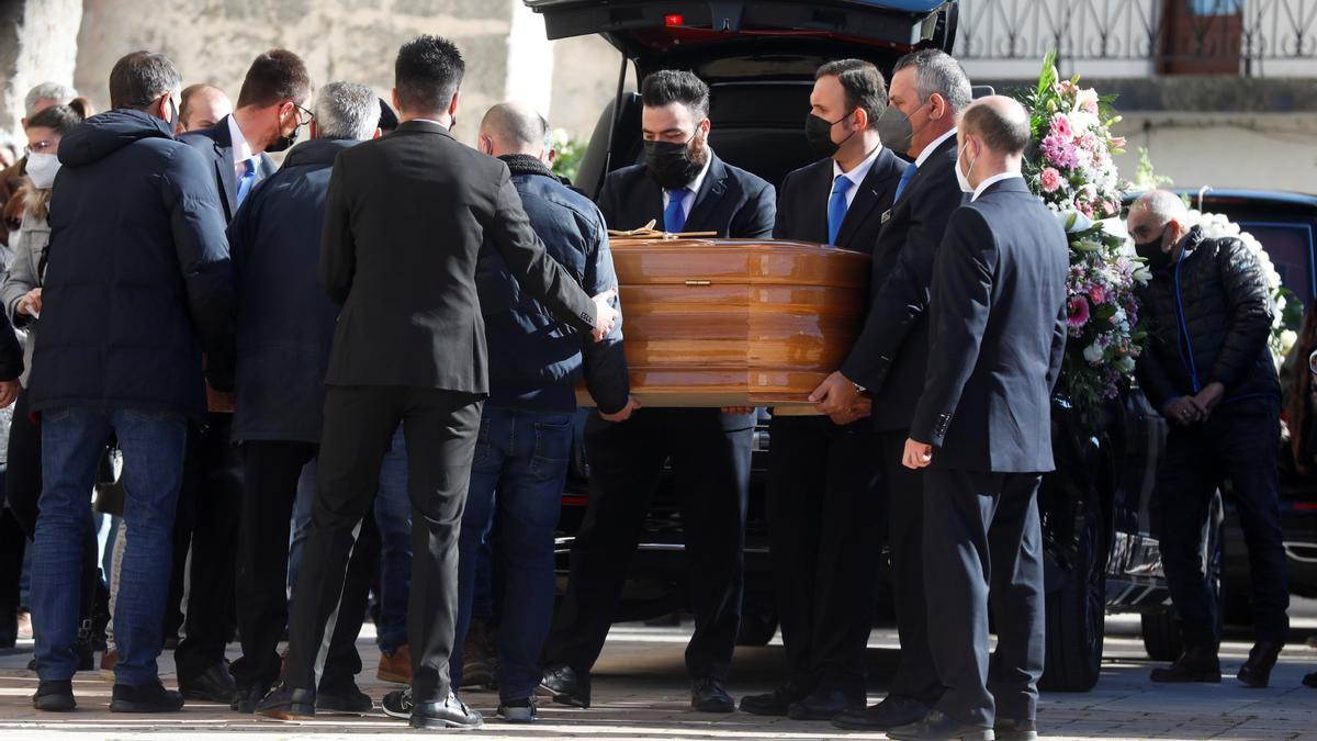 El funeral por la muerte de Esther López