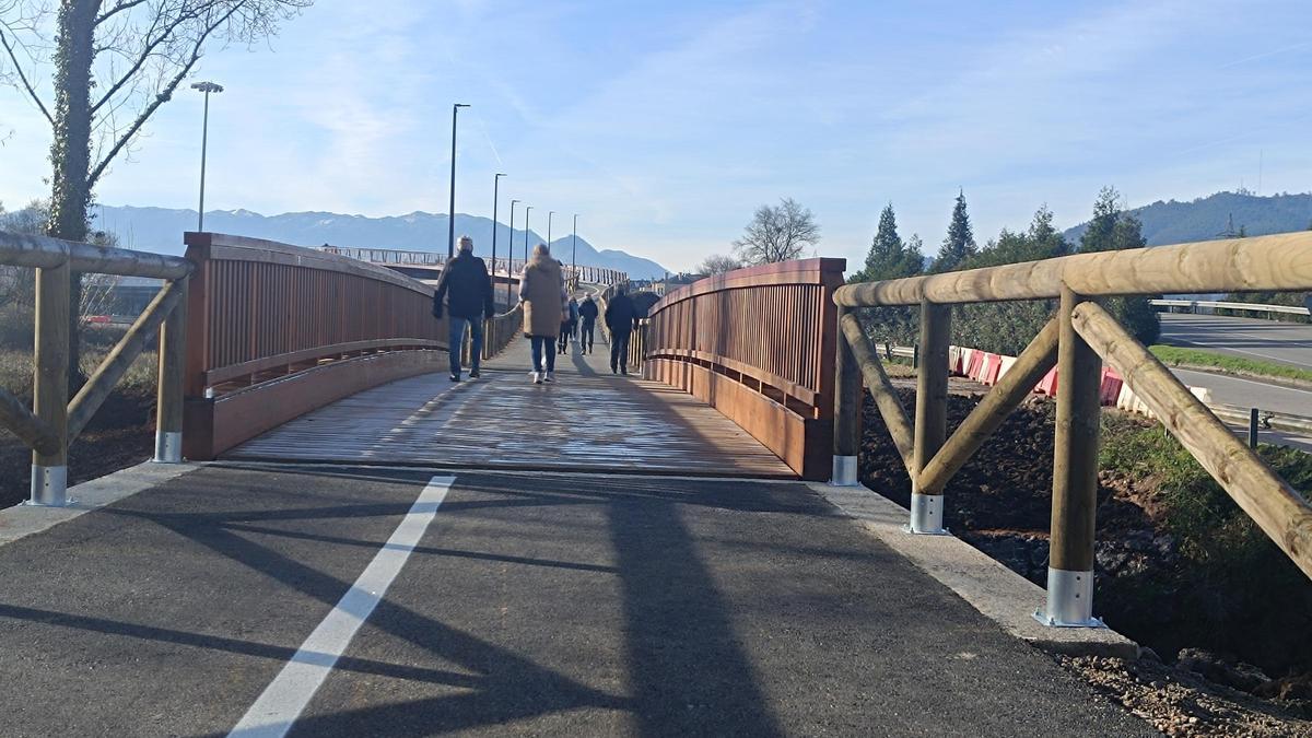 Usuarios de la senda entre Lugones y La Fresneda