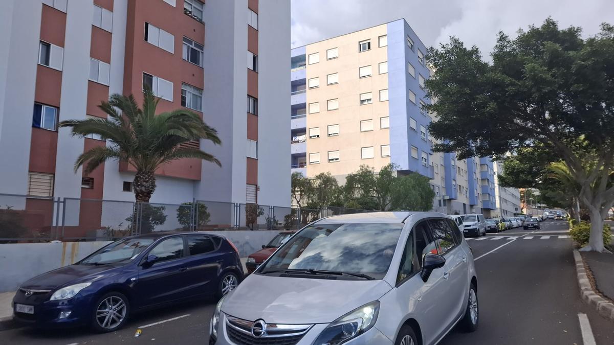 La mayoría de los afectados que cuentan con apoyo social de Santa Cruz viven en las casas rojas de Añaza.