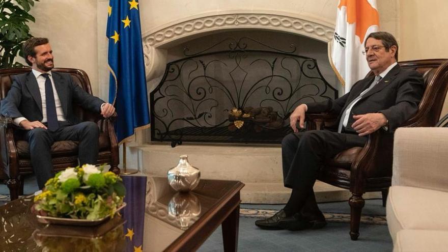 Pablo Casado, con el presidente de Chipre, Nikos Anastasiadis.