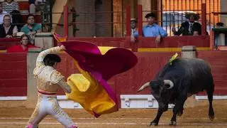 Crítica de la primera de la Feria del Pilar: Ni olés ni ayes, los novillos de Los Maños dejaron estar