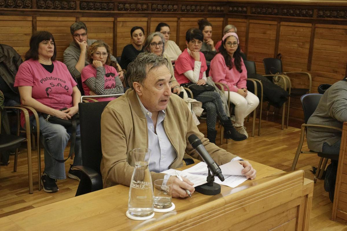 Amalio Espinosa durante su intervención ante los concejales.