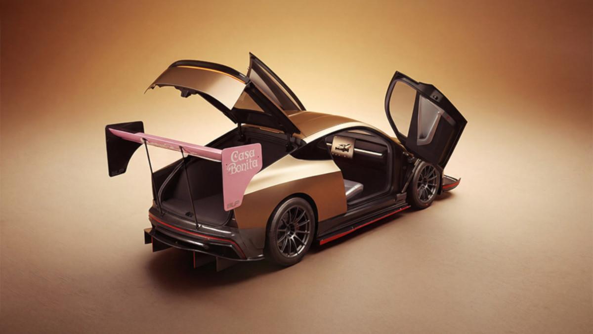 Tesla Cybercab Goldmember de Unplugged Performance