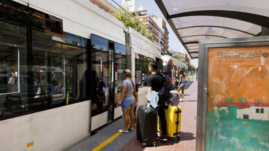 Parada de Metrovalencia en Benimaclet.