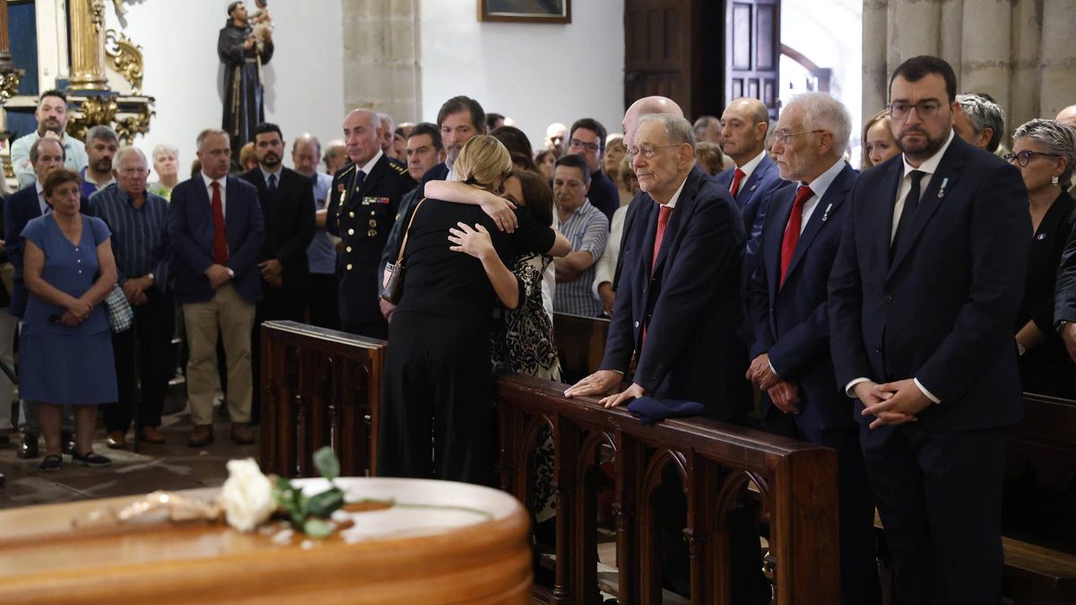 Así fue el emotivo funeral de Antonio Trevín en Llanes, "un buen hombre que hacía fácil el diálogo sincero y respetuosa la discrepancia"