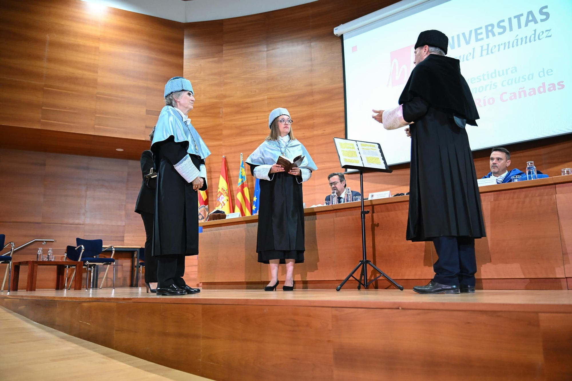 Así ha sido el acrto de investidura como Doctora Honoris Causa por la UMH de Elche de la periodista Paloma del Rio