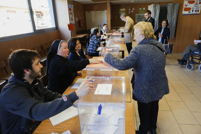 Los valencianos votan en las elecciones autonómica