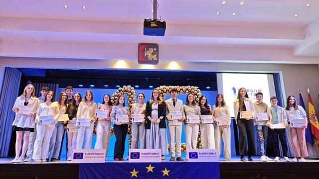 Ganadores del torneo ‘Europa en un minuto’, celebrado en la Diputación con motivo del Día de Europa.  | CÓRDOBA