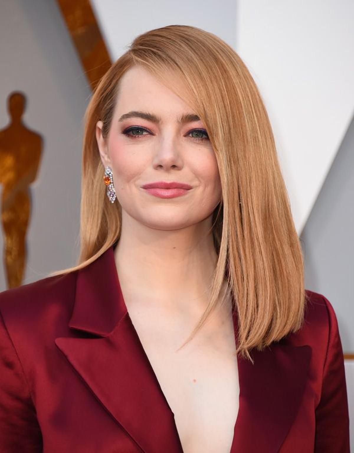 La belleza de Emma Stone en los Premios Oscar con look de Louis Vuitton