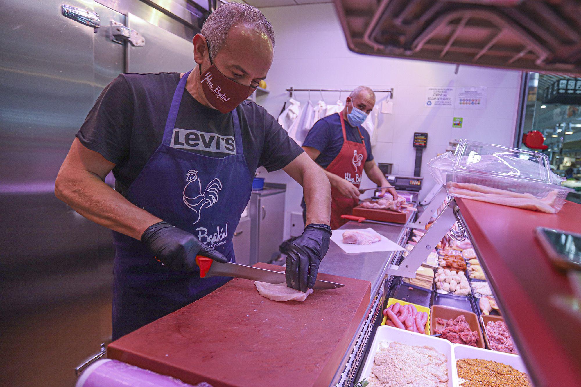 Comercios y bares se unen para servir a domicilio