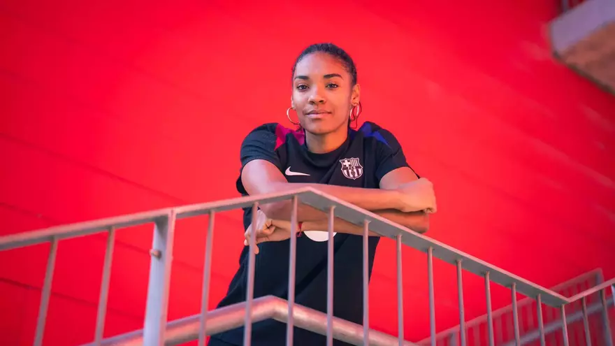 Salma Paralluelo, futbolista aragonesa del Barça: "Parar fue la mejor decisión. Ahora juego con mucho menos dolor"