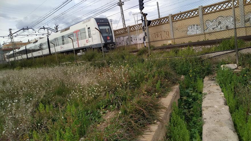 Una acequia para que los labradores de Torrent no crucen la vía