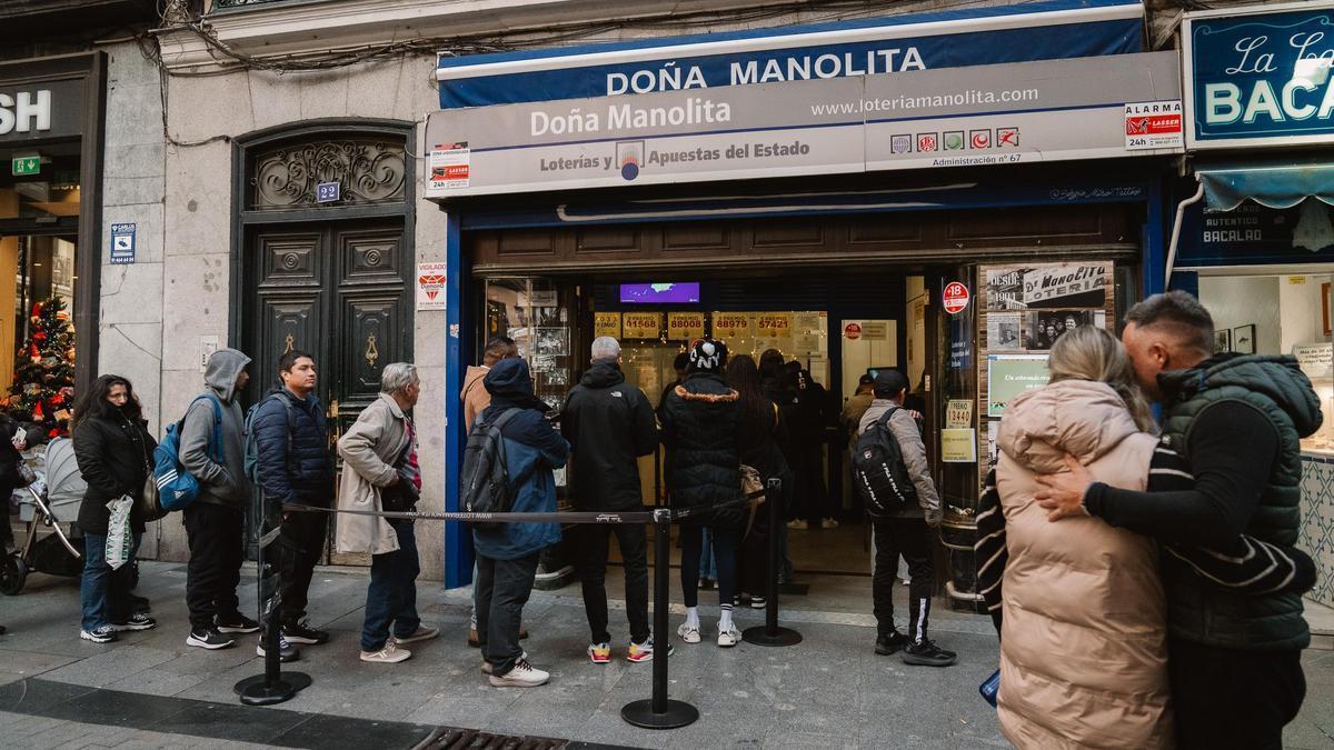 Exterior de la administración de lotería de Doña Manolita, en Madrid.