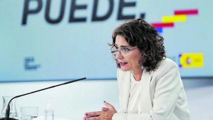 Pedro Sánchez enfría la subida fiscal El gobernador del Banco de España pide consenso