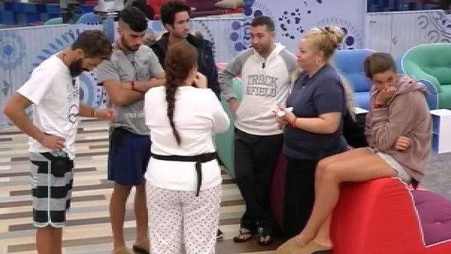 Los concursantes de &#039;GH15&#039; haciendo el pacto.