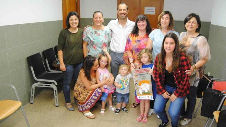 Por la izquierda, en primera fila, Vanesa García, Mara Fernández, Tiago Margolles, Olaya Sánchez e Idoia Prado; detrás, Mónica Alonso, Natalia Mengoni, Ángel García, Belén García, Patricia González y Natividad Álvarez.