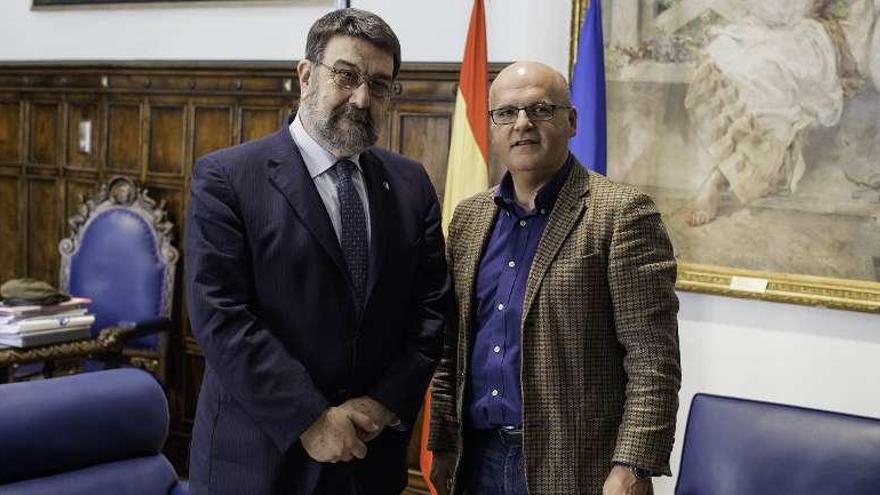 Juan Gestal con Manuel Baltar en la Diputación. // FdV