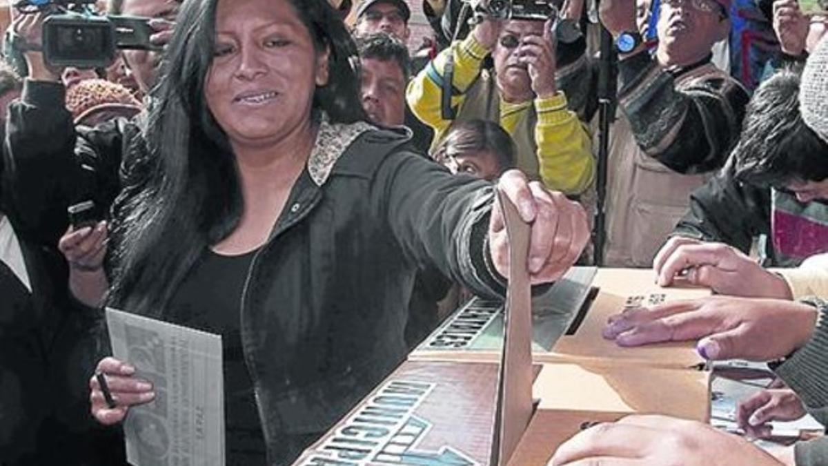 Votando 8 Soledad Chapetón, el domingo.