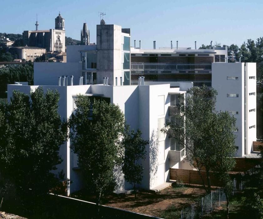 Edifici d'habitatges de protecció oficial (lloguer). Girona · Arcadi Pla Masmiquel