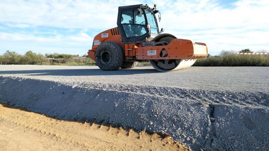 La plataforma sospecha de la toxicidad de los materiales utilizados en las obras de la autopista Campos-Llucmajor.