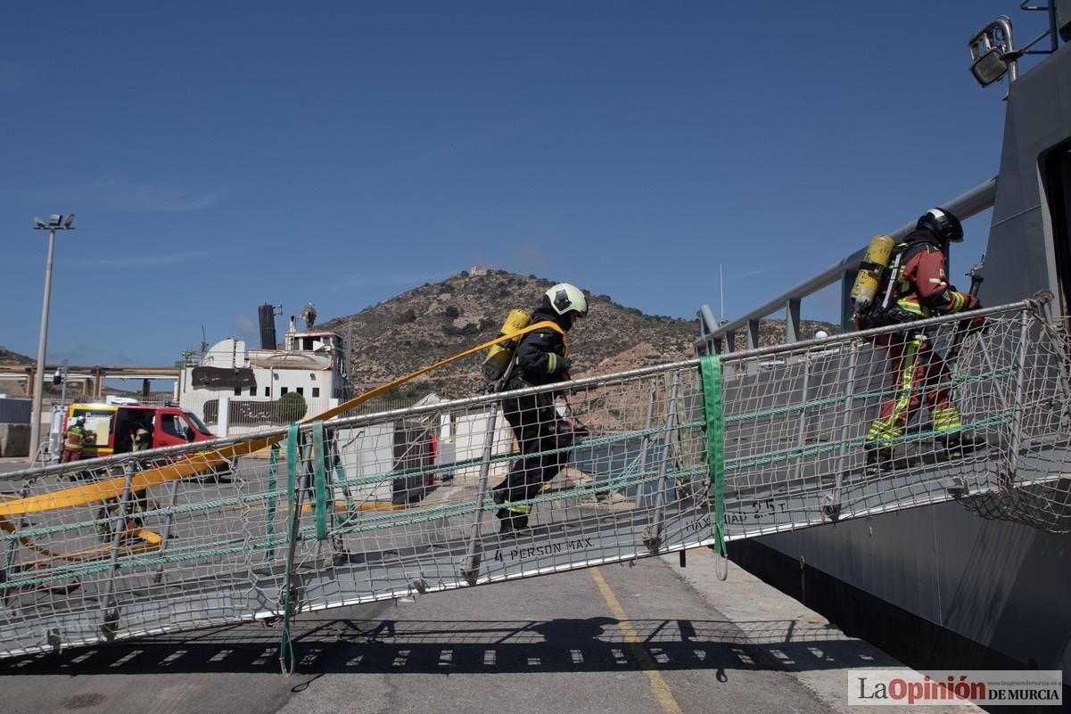 Espectaculares imágenes del simulacro de accidente de la Armada en el Puerto de Cartagena