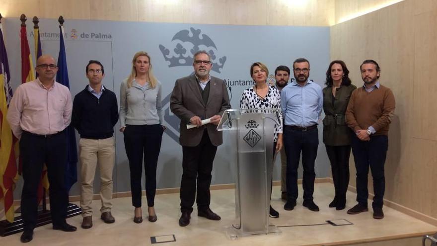 Concejales del PP y Ciudadanos explicando el &#039;plante&#039;.