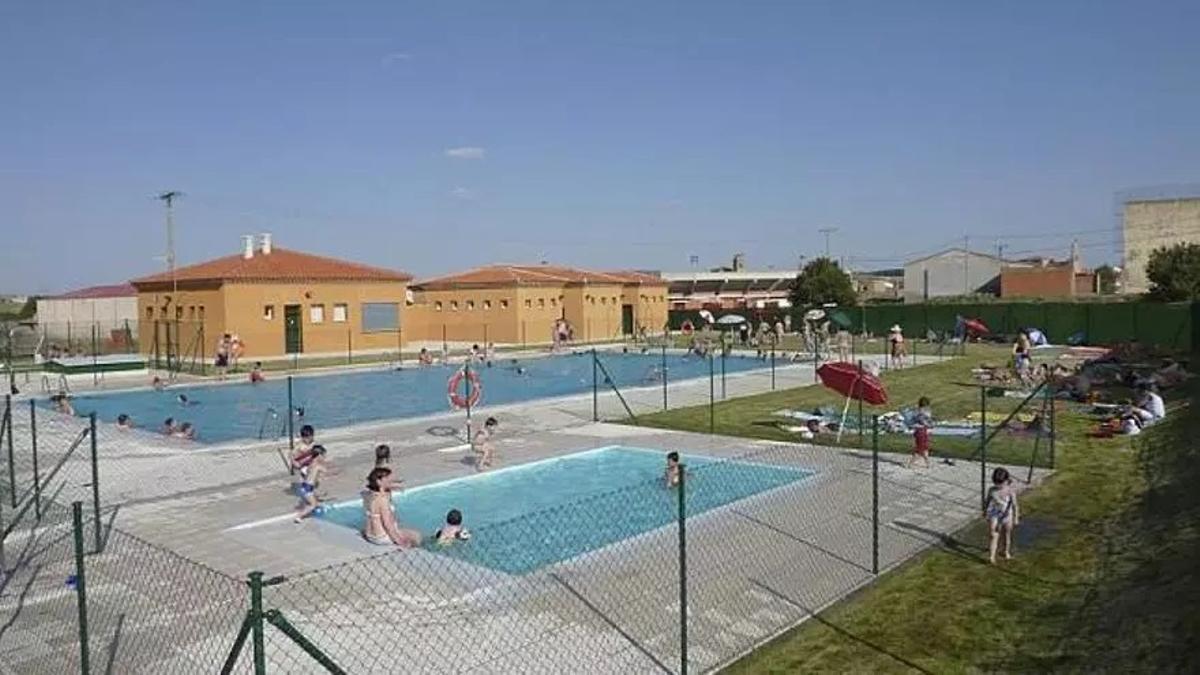 Foto de archivo de las piscinas de Fuentesaúco