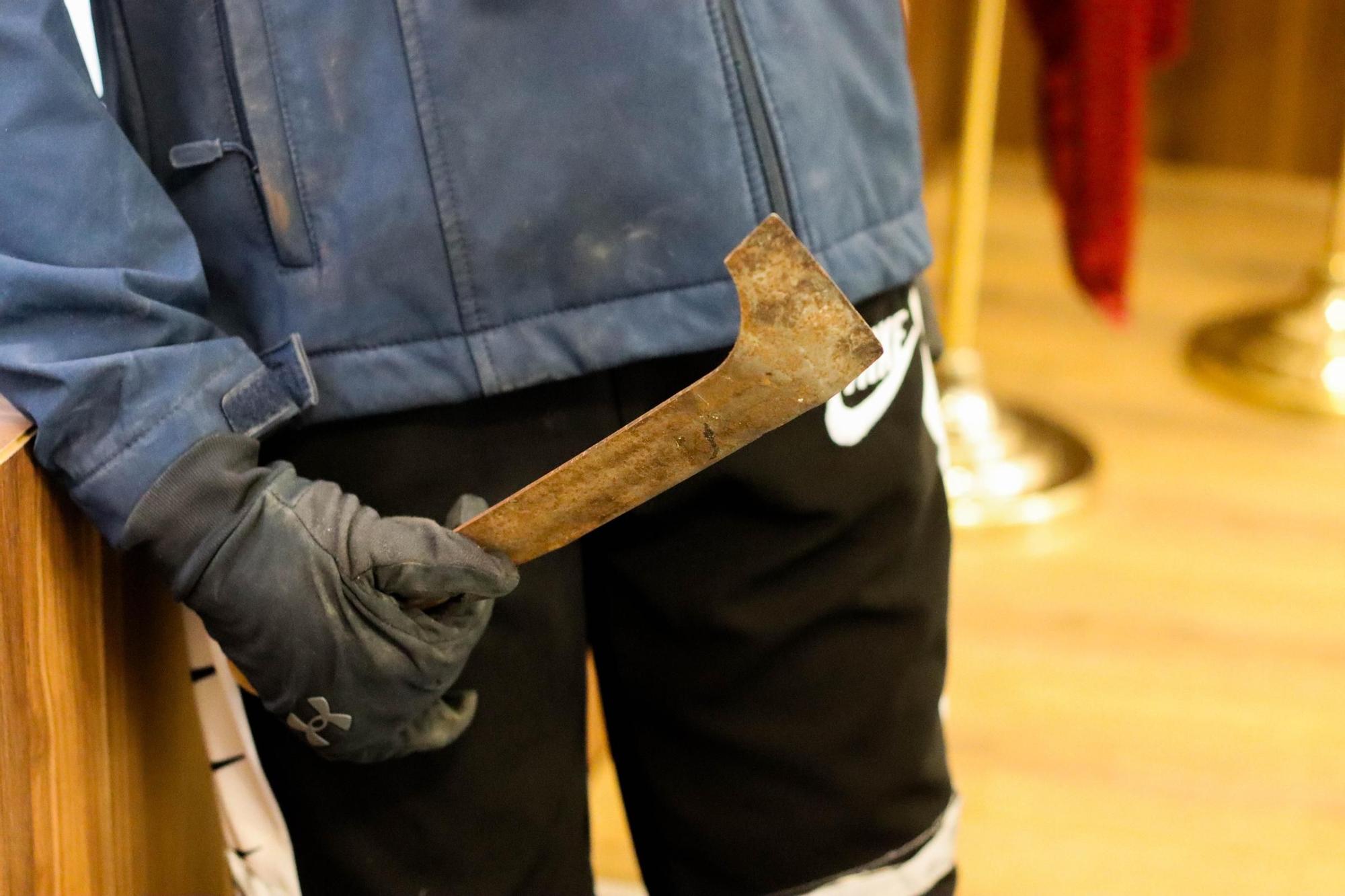 Un maniquí recrea cómo iban los ladrones a la hora de actuar.