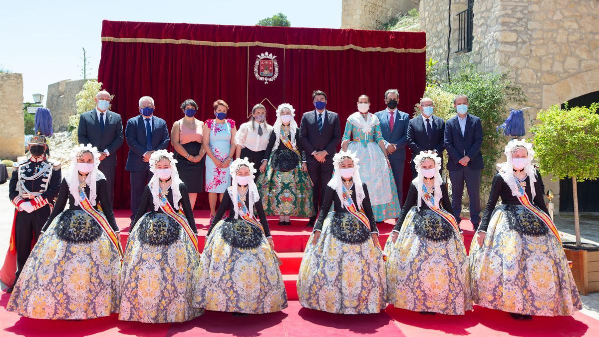 Las 82 candidatas a Bellea del Foc Infantil se reúnen en el Castillo de Santa Bárbara