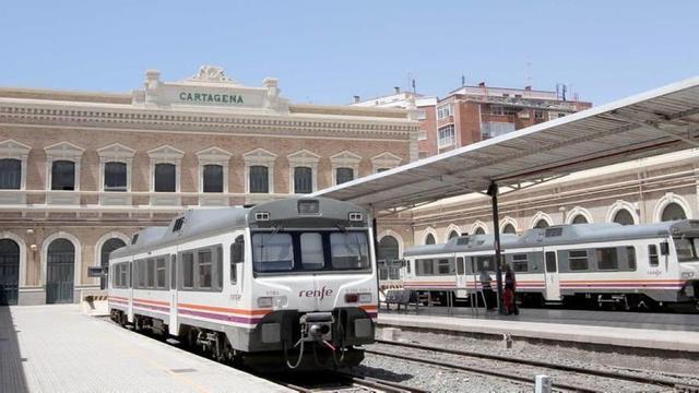 Castejón acusa al Ministerio de  "dejar a Cartagena fuera del AVE"